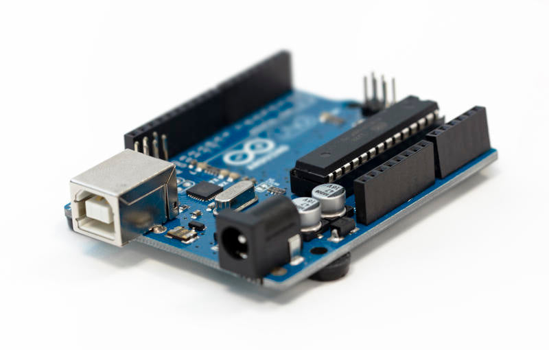 3B1  Arduino UNO R3 with blue cable